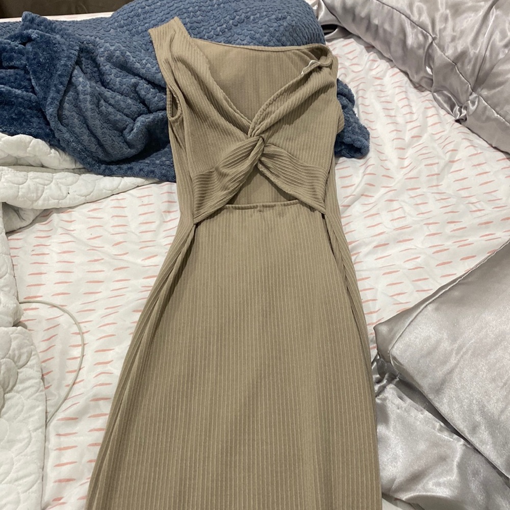 Maxi dress open front and leg slit